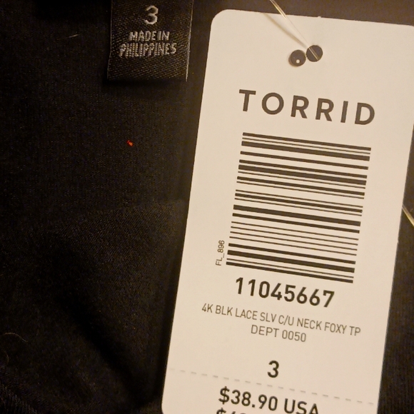 Torrid Top-Foxy Lace Sleeve 3X EUC - Picture 3 of 7